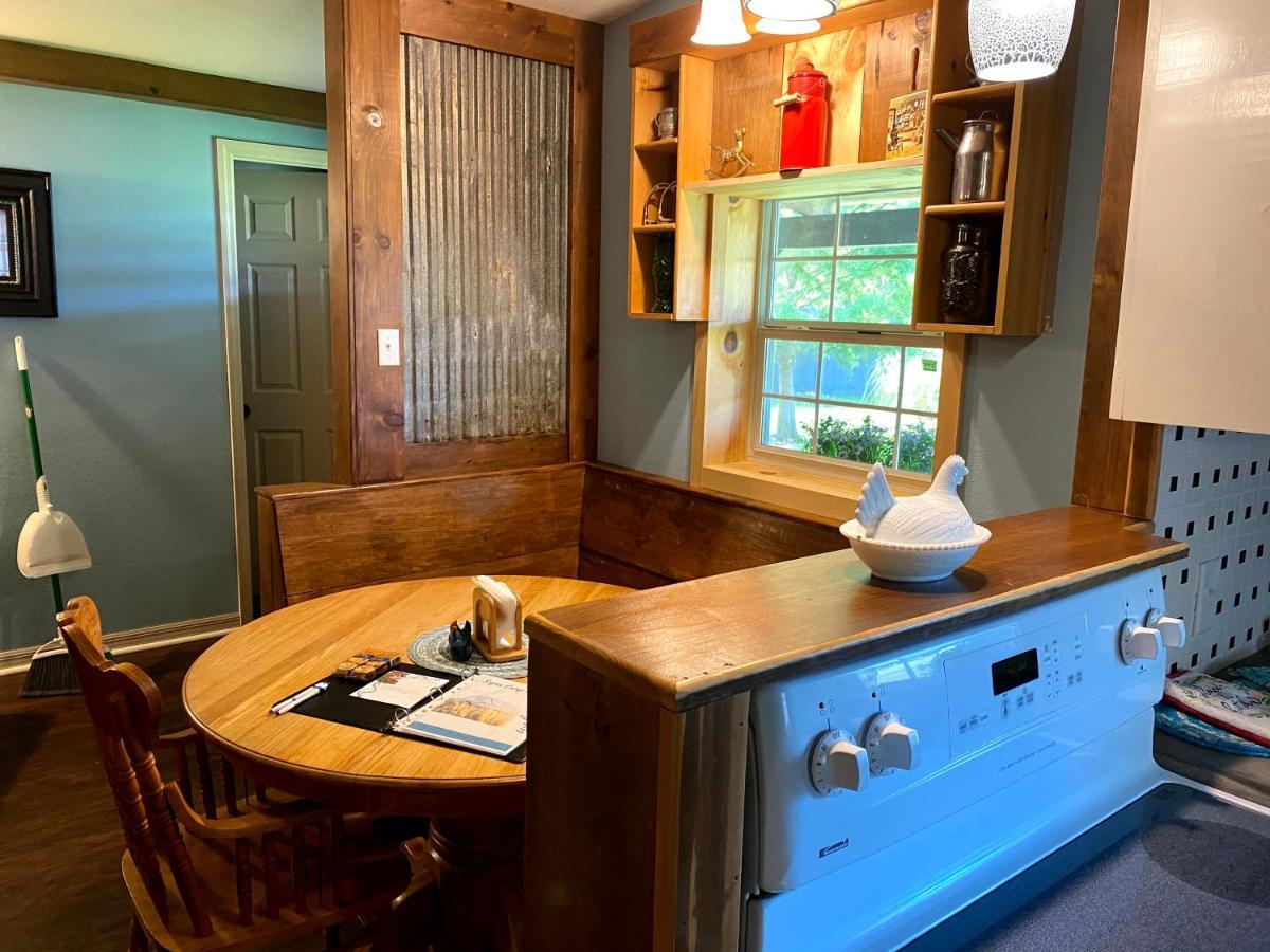 Bunkhouse Farm Stay Fort White Kültér fotó